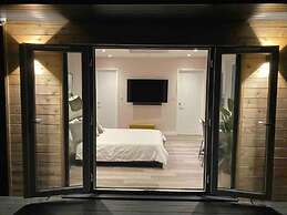 Contemporary Guest House With Outside Barrel Sauna