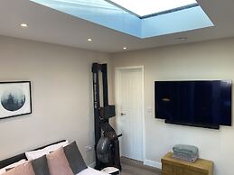 Contemporary Guest House With Outside Barrel Sauna