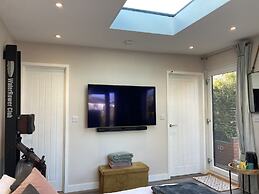 Contemporary Guest House With Outside Barrel Sauna