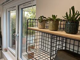 Contemporary Guest House With Outside Barrel Sauna