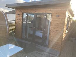 Contemporary Guest House With Outside Barrel Sauna