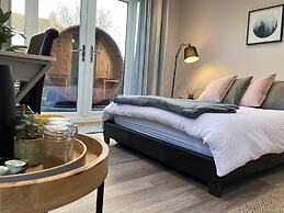 Contemporary Guest House With Outside Barrel Sauna