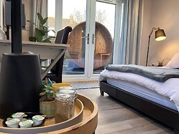 Contemporary Guest House With Outside Barrel Sauna