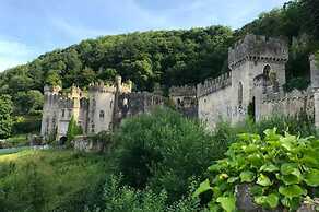 2 Bedroom 6 Berth Caravan With Decking