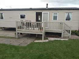 2 Bedroom 6 Berth Caravan With Decking