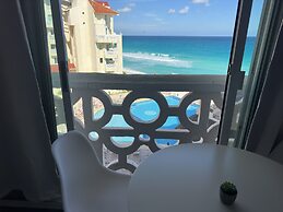 Cancun Plaza - Best Beach