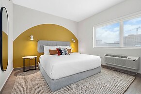 HiBird- Apartment and Suites Hotel