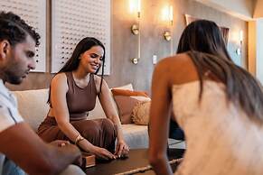 HiBird- Apartment and Suites Hotel