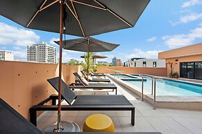 HiBird- Apartment and Suites Hotel