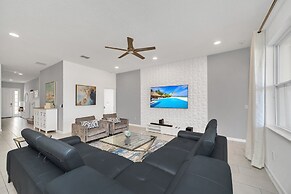 Magnificent 12bd House Perfect for Family Gatherings, Close to Disney 