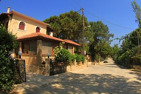 Pyrgaraki Studios and Apartments