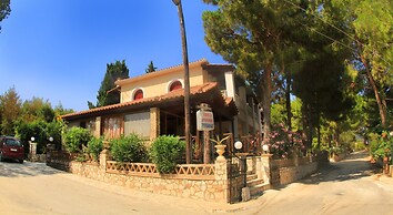 Pyrgaraki Studios and Apartments