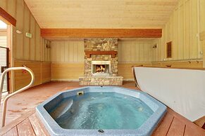 E8 Drake Landing 2br + Loft 2 Bedroom Condo by RedAwning