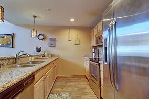 E8 Drake Landing 2br + Loft 2 Bedroom Condo by RedAwning