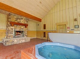 E8 Drake Landing 2br + Loft 2 Bedroom Condo by RedAwning