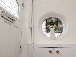 6A Elms Road