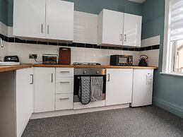 6A Elms Road