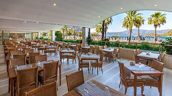 Faros Premium Beach Hotel