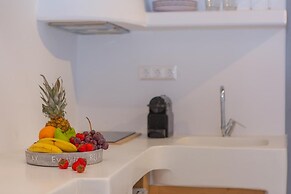 Naxos Riviera Suites