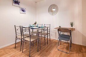 Lovely 2 Bedroom Apartment With Fireplace