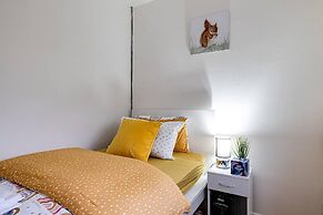 Lovely 2 Bedroom Apartment With Fireplace