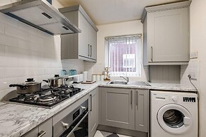 Lovely 2 Bedroom Apartment With Fireplace