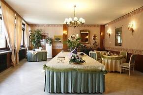Hotel Miralago