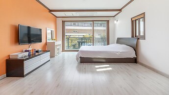 Gangneung Haewadal Pension