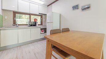 Gangneung Haewadal Pension