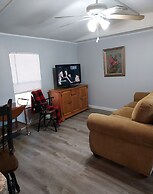 Canal Cottage Just Off The Rim Canal 2 Bedroom Cottage by RedAwning