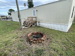 Canal Cottage Just Off The Rim Canal 2 Bedroom Cottage by RedAwning