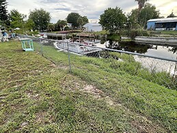 Canal Cottage Just Off The Rim Canal 2 Bedroom Cottage by RedAwning