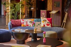 Cardo Brussels, Autograph Collection