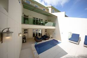 Luxury 3-bed Villa, St James, Near Beach & Gym
