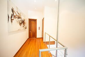 Luxury 3-bed Villa, St James, Near Beach & Gym