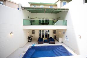 Luxury 3-bed Villa, St James, Near Beach & Gym