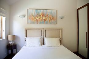 Luxury 3-bed Villa, St James, Near Beach & Gym