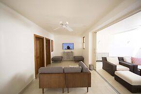 Luxury 3-bed Villa, St James, Near Beach & Gym