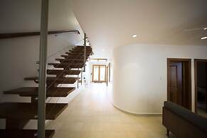 Luxury 3-bed Villa, St James, Near Beach & Gym