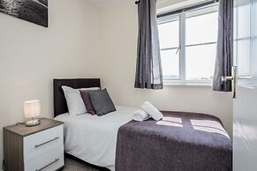Captivating 3-bed Apartment in Grays