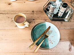 Immaculate Lotus Belle Tent Retreat, North Devon