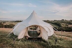 Immaculate Lotus Belle Tent Retreat, North Devon