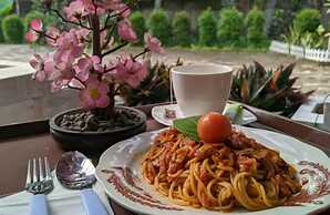 Charming Deluxe Room With Ac and Wifi