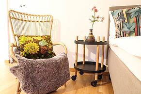 Luxury Business Studio Apartment Street View - Cityliving Umami