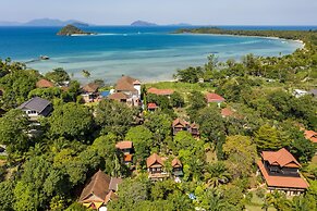 Comfortable Island Suites With Beautiful View and Balconies With Kitch