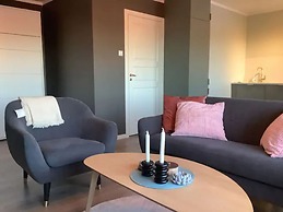 Cozy One Bedroom Apartment With Balcony
