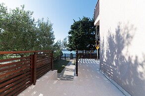 Seafront Spacious Apartment Spazzio