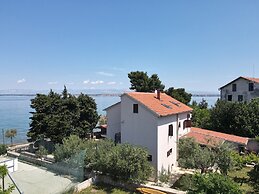 Seafront Spacious Apartment Spazzio