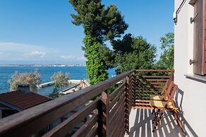 Seafront Spacious Apartment Spazzio