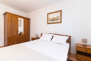 Seafront Spacious Apartment Spazzio